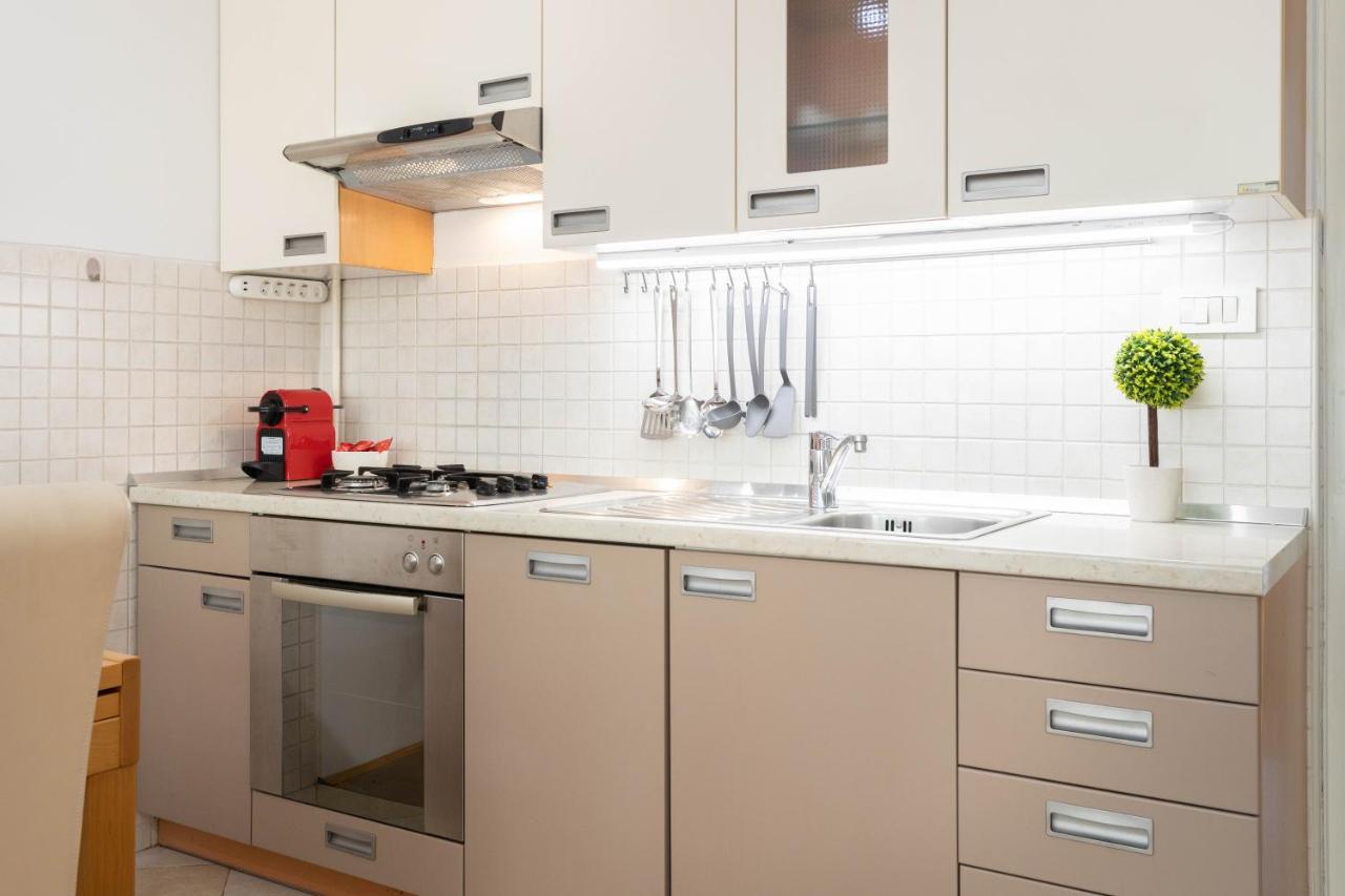 2Bdr Apartment With Balcony Near Maksimir 자그레브 외부 사진